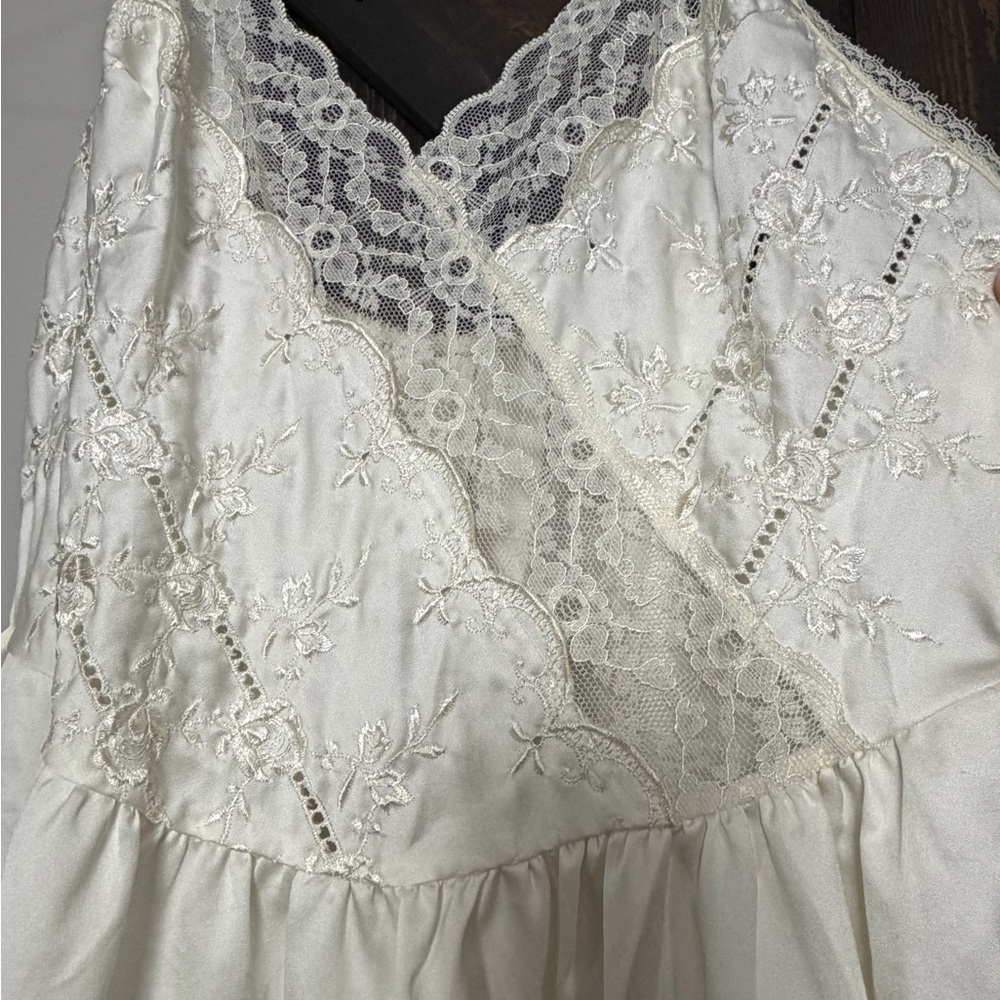 Vintage Victoria’s Secret Ivory Lace Satin Slip Nightgown XS/S Bridal - Picture 2 of 5